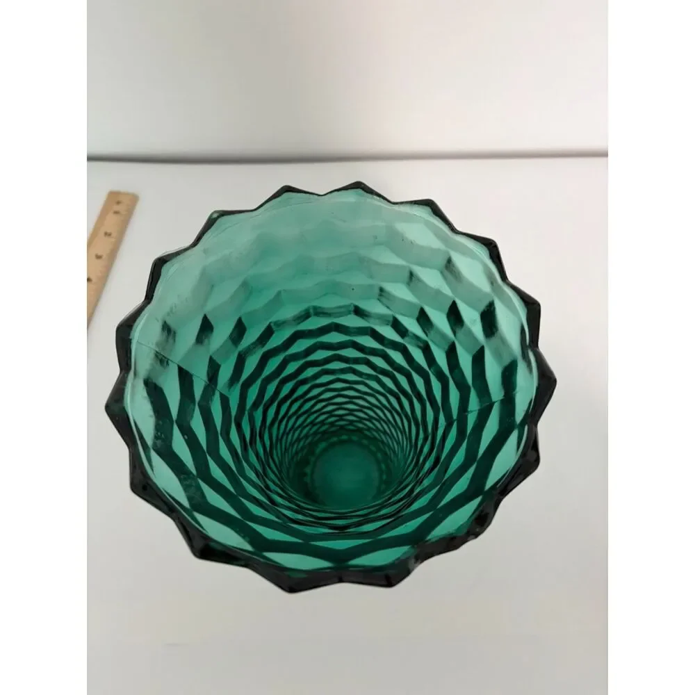 Green heavy crystal cut glass vase 10" - Picture 2 of 7